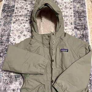 New. Patagonia jacket. Green. 5-6 XS